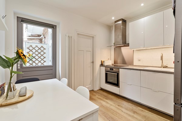 Te huur: Van Walbeeckstraat 105h, 1058CN Amsterdam