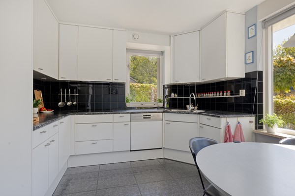 Medium property photo - Van Eijsingapark 5, 2333 VJ Leiden