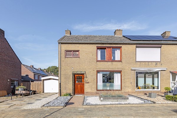 Verkocht: Twee onder een kapwoning met grote garage en nog naar eigen smaak te moderniseren!