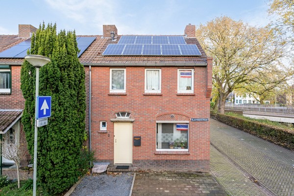 Verkocht onder voorbehoud: HALF VRIJSTAANDE WONING GERENOVEERD EN GEMODERNISEERD!