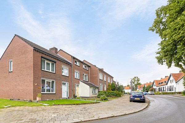 Te koop: ZEER NETTE HOEKWONING, GEHEEL GEMODERNISEERD VANAF 2021!