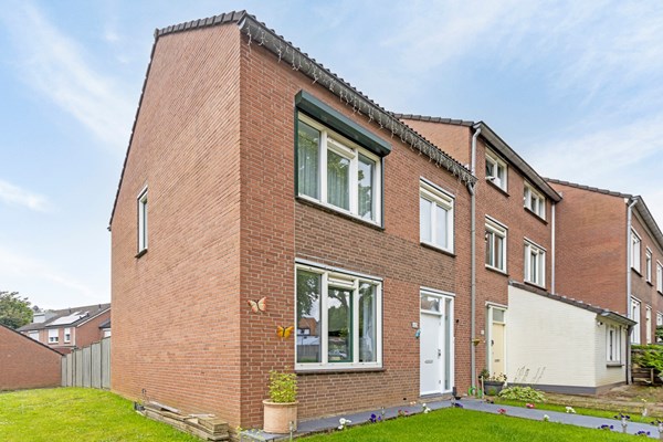 Te koop: ZEER NETTE HOEKWONING, GEHEEL GEMODERNISEERD VANAF 2021!