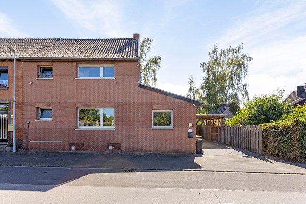 Onder bod: Net over de grens ligt deze ruime hoekwoning, ideaal voor starters/jonge gezinnen!