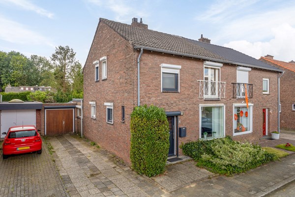 Te koop: Een charmante twee-onder-een-kapwoning met vier slaapkamers en enorm veel potentie. 