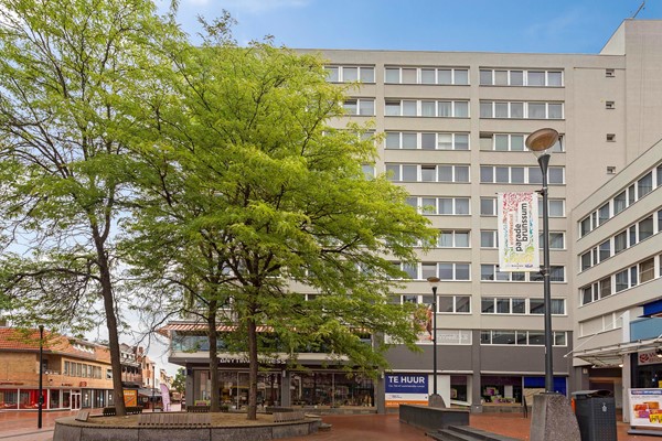 Te koop: Ontdek dit ruime 3-slaapkamer appartement in het bruisende hart van Brunssum! 