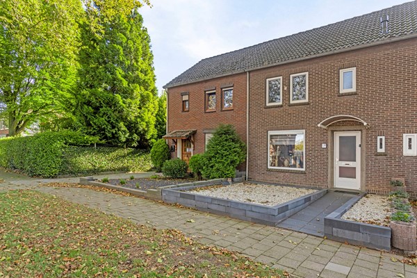 Verkocht onder voorbehoud: Ideale starterswoning! Een tussenwoning met drie slaapkamers, netjes en verzorgd!