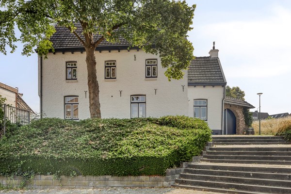 Te koop: Tot in de puntjes verzorgde vrijstaande woning! Karakteristiek, modern en uniek!