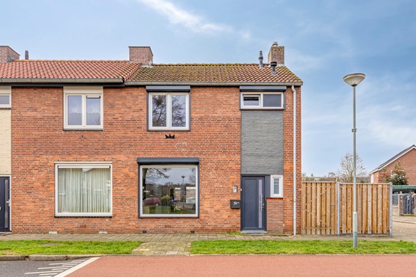 Te koop: Praktisch, verzorgd en klaar voor nieuwe bewoners die op zoek zijn naar rust, ruimte en gemak!