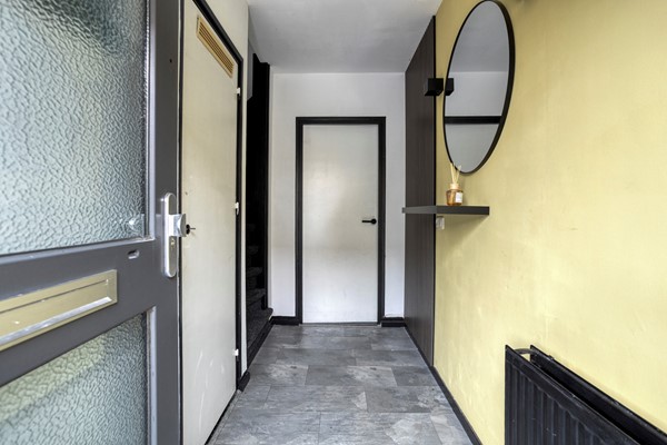 Verkocht onder voorbehoud: Ruime gezinswoning met vier slaapkamers, zolder, kelder en een onderhoudsvriendelijke tuin!