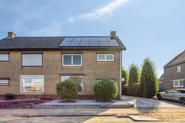 Te koop: Een instapklare hoekwoning die verrassend veel ruimte biedt, zowel binnen als buiten!