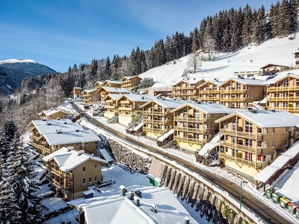 Te koop: Viehofen /Saalbach  ,,Top'' net gerenoveerd  4 kamer appartement in het Ski-Circus Viehofen /Saalbach/Hinterglemm, Leogang, Fieberbrunn en Zell am See. direct bij de  lft en piste.  Zeer gewenst ap...