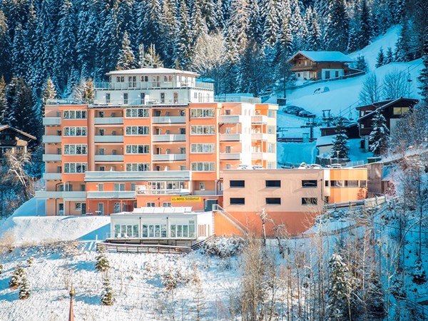 Te koop: Badgastein, Mooi penthouse ruim 4 kamer appartement (100m2) bij de lift met Wellness en overdekt zwembad  in de Ski- Amadee , met terras  van 80m2 en fenomenaal uitzicht. 