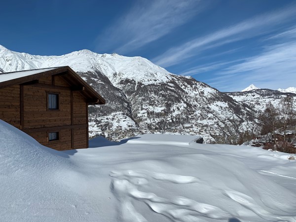 Te koop: Graechen: De unieke kans om hier op dit ,,zonneplateau'' (meeste zonuren van CH) uw eigen vrijstaande chalet te bezitten. Verkocht , verkocht  ! 