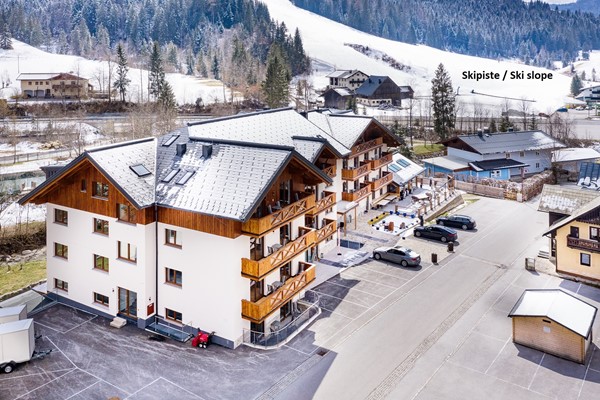 Te koop: Mooi appartementen aanbod bij het ,,Top'' skigebied Dachstein-West vlakbij de piste en de lift, met 160 km aan sneeuwzekere pisten. 