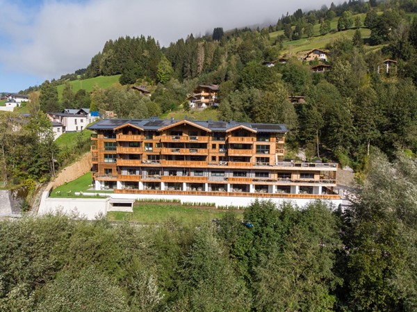 Te koop:  18 prachtige luxe hotel Suites ,inclusief garageplaats en inrichting.  ,,Top`` investering  in het ,,Skicircus'' met ca. 6% rendement. Nog enkele te koop !  