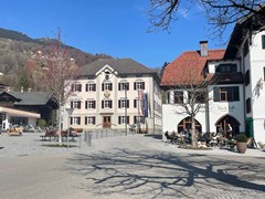 dorfplatz.jpg