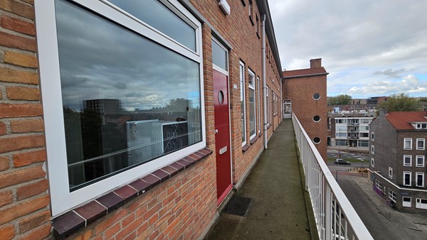 Medium property photo - Herman Robbersstraat 102F, 3031 RL Rotterdam