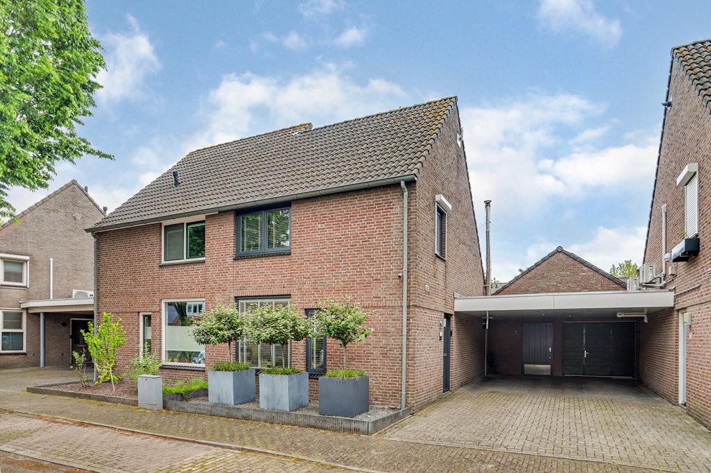04_REUSEL_5541_HL_Deneburg_12.JPG