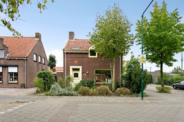 Burgemeester van Poppelstraat 40, Gilze