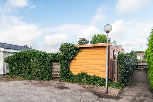 Verkocht: Mooie bouwkavel aan het water voor een nieuw chalet!