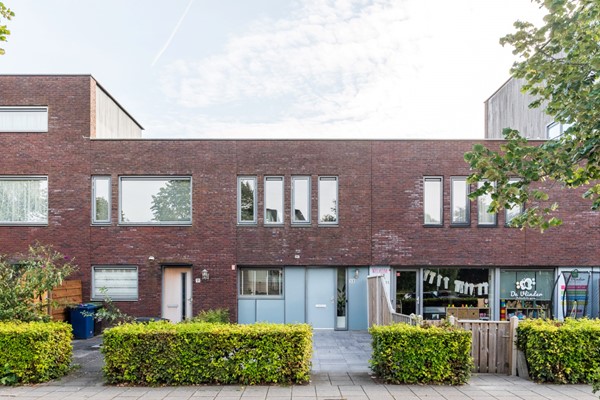 Verkocht onder voorbehoud: Fraaie instapklare woning met schitterende tuin!