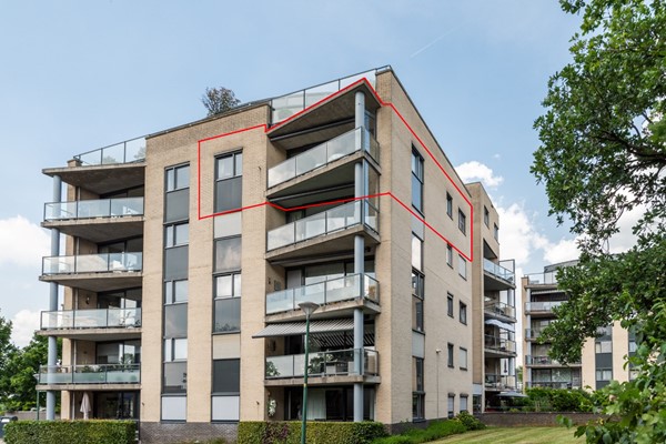 Te koop: Ruim 97 m² woonoppervlakte en twee afgesloten garageboxen in het soutterain!