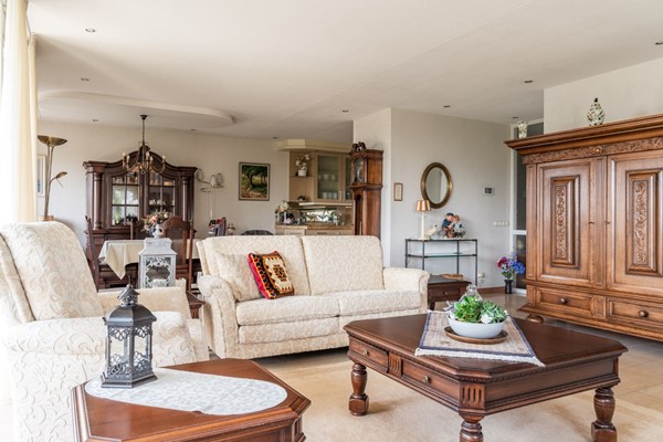 Te koop: Ruim 97 m² woonoppervlakte en twee afgesloten garageboxen in het soutterain!