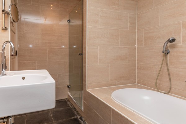 Medium property photo - Dorpsplein 4, 4041 GH Kesteren