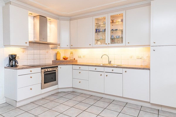 Te koop: Riant wonen aan de rand van het dorp: groot perceel en fraaie vrijstaande garage! Te koop: Riant wonen aan de rand van het dorp: groot perceel en fraaie vrijstaande garage!