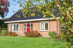 Riant wonen aan de rand van het dorp: groot perceel en fraaie vrijstaande garage! 08777966_65.jpg