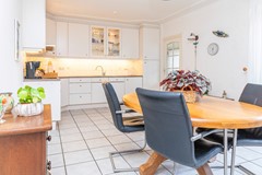 Riant wonen aan de rand van het dorp: groot perceel en fraaie vrijstaande garage! 08777966_73.jpg