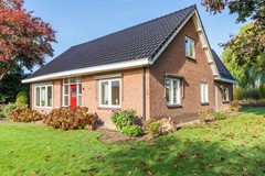 Riant wonen aan de rand van het dorp: groot perceel en fraaie vrijstaande garage! 08777966_92.jpg