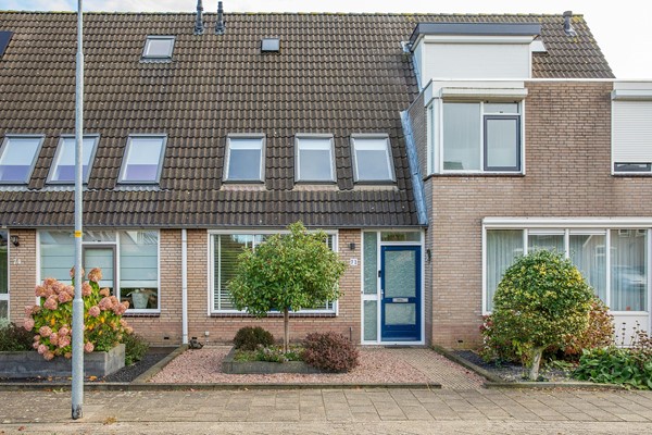 Te koop: Leuke starters woning met berging aan hofje en fijne diepe tuin!