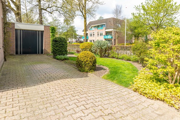 Te koop: Levensloopbestendig wonen mogelijk bij deze sfeervolle hoekwoning met garage!