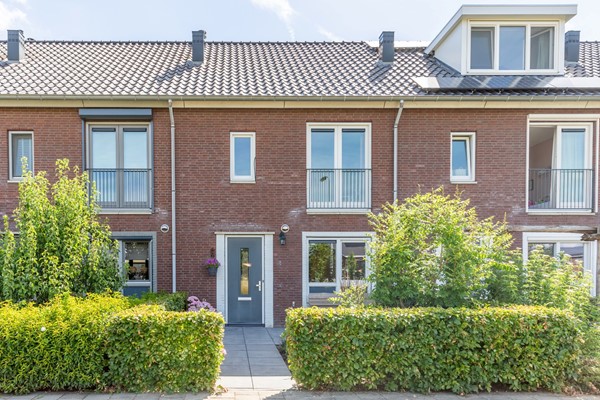 Te koop: Mooie woning met uitbouw in geliefde kindvriendelijke wijk.