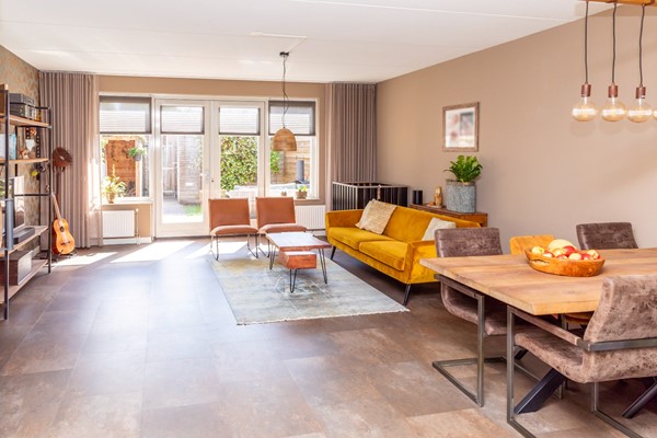 Te koop: Mooie woning met uitbouw in geliefde kindvriendelijke wijk.