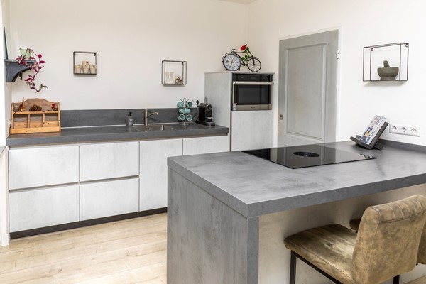 Te koop: Superleuke instapklare half-vrijstaande woning met grote garage!