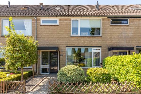 Verkocht: Heerlijke ruime instapklare woning met berging op royaal perceel!