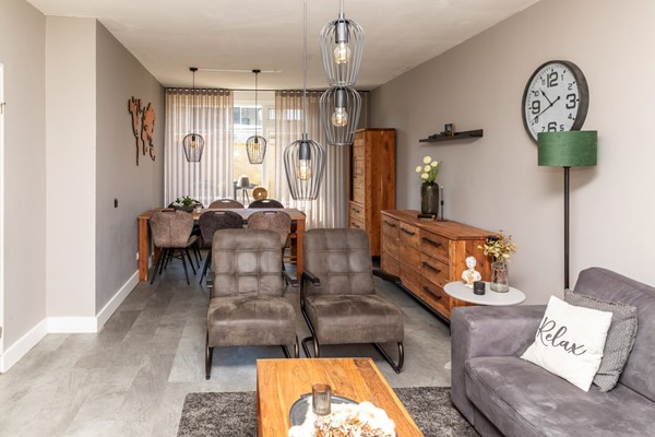 Verkocht: Heerlijke ruime instapklare woning met berging op royaal perceel!