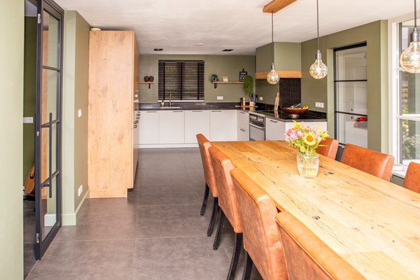 Verkocht onder voorbehoud: Riant vrijstaand wonen met veel extra's op 2966 m² grond!