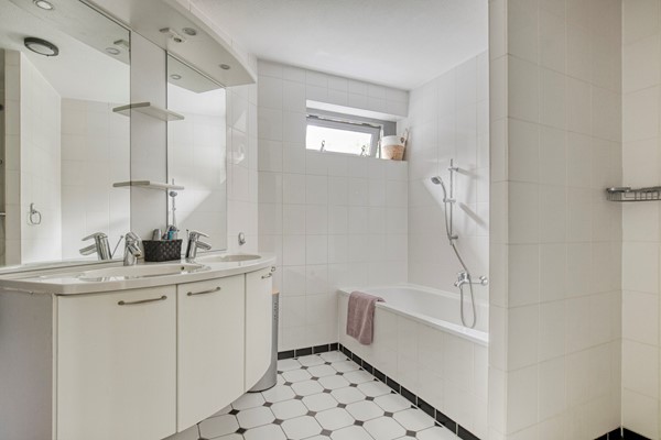 Medium property photo - A.J. Knipmeijerlaan 1, 8302 PA Emmeloord