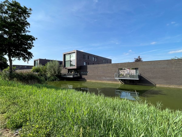 Te koop: Riant en energiezuinig wonen in Tilburg! Met 240 m² woonoppervlak, 6 (mogelijk 8) slaapkamers, 2 badkamers en een eigen kantoorruimte van 24 m² is dit de ideale gezinswoning met volop mogelijkheden.
