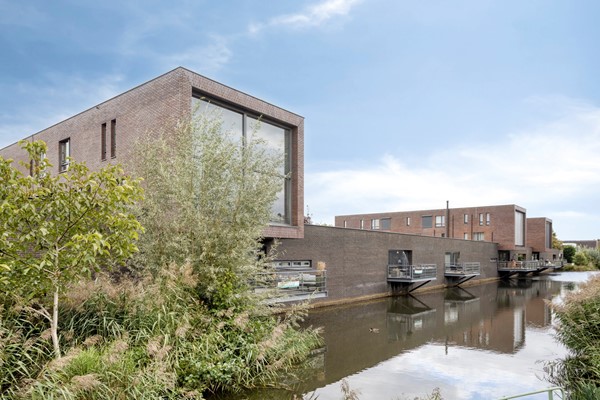 Te koop: Riant en energiezuinig wonen in Tilburg! Met circa 240 m² woonoppervlak, 6 (mogelijk 8) slaapkamers, 2 badkamers en een eigen kantoorruimte van 23 m² is dit de ideale gezinswoning met volop mogelij...