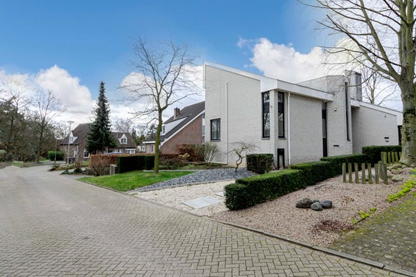 Geheel gemoderniseerde, luxe afgewerkte, ruime villa in Landgraaf 