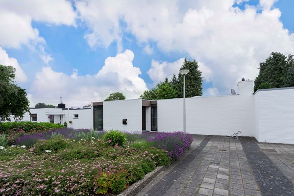 Ruime semi-bungalow met garage aan rustig hofje in Welten