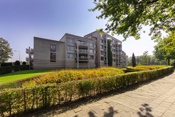 Goed onderhouden appartement op de tweede verdieping met 2 slaapkamers en zonnig balkon.