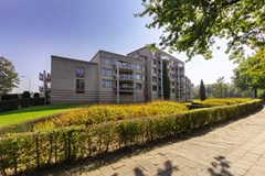 Verkocht onder voorbehoud: Goed onderhouden appartement op de tweede verdieping met 2 slaapkamers en zonnig balkon.