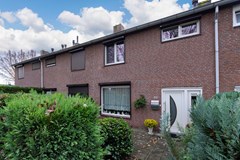 Verkocht onder voorbehoud: Goed onderhouden, nette (starters)woning met met tuin en vrij uitzicht aan de voorzijde. 