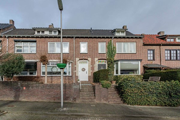 Instapklare, zeer nette tussenwoning, op loopafstand van het centrum van Heerlen