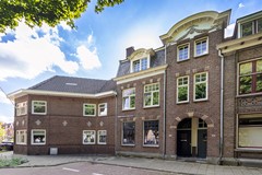 Te koop: Sfeer, ruimte en karakter in deze bovenwoning op misschien wel het mooiste plein van Heerlen!